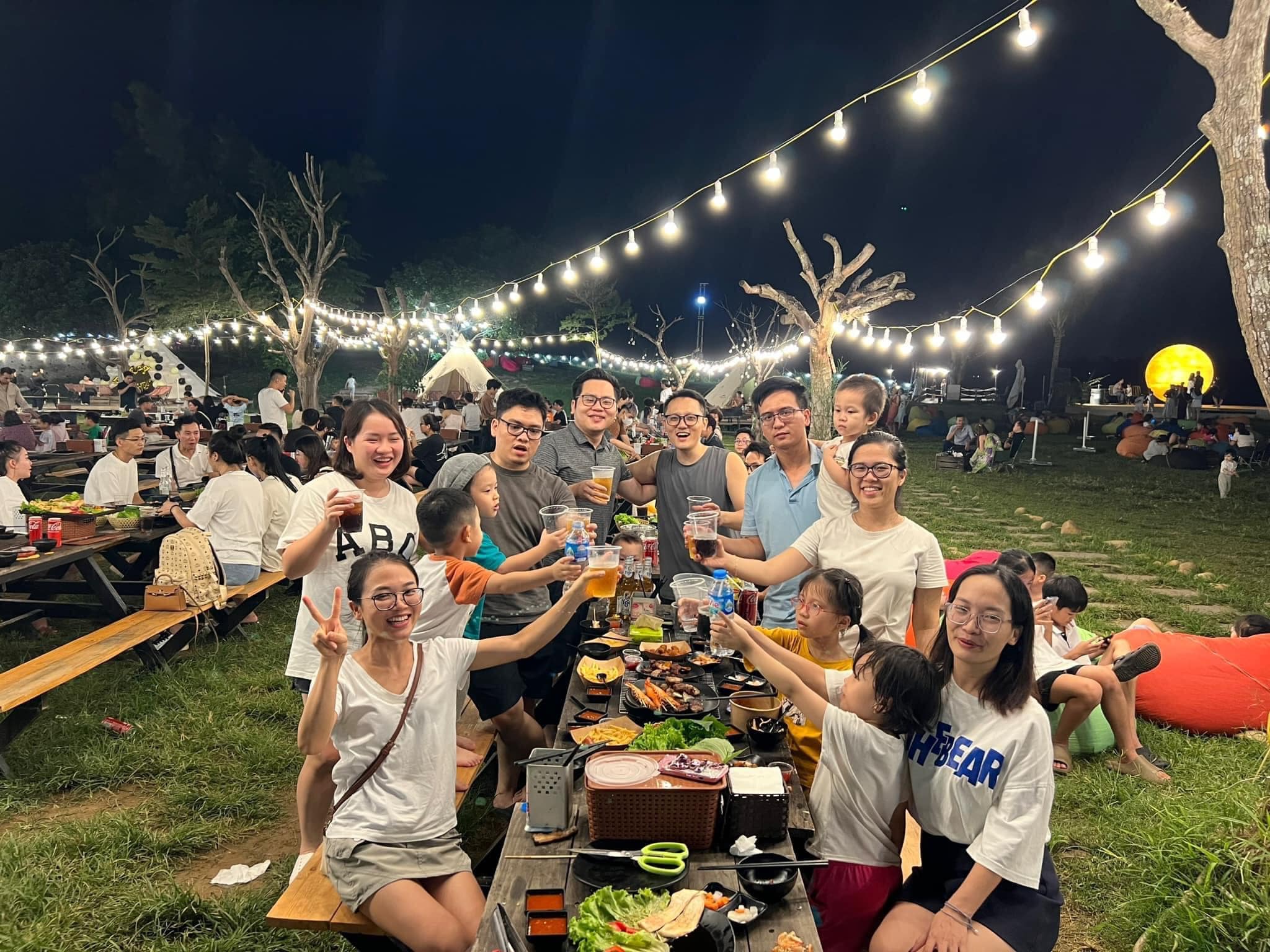 Nghỉ ngơi, ăn uống cùng bạn bè tại Sixdoong
